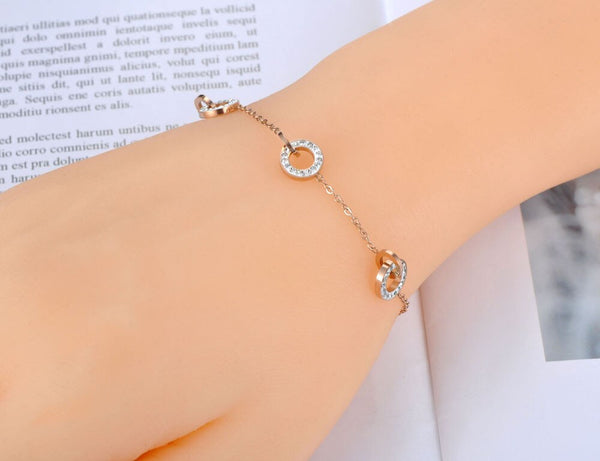 Interlocking Rings Charm Bracelet