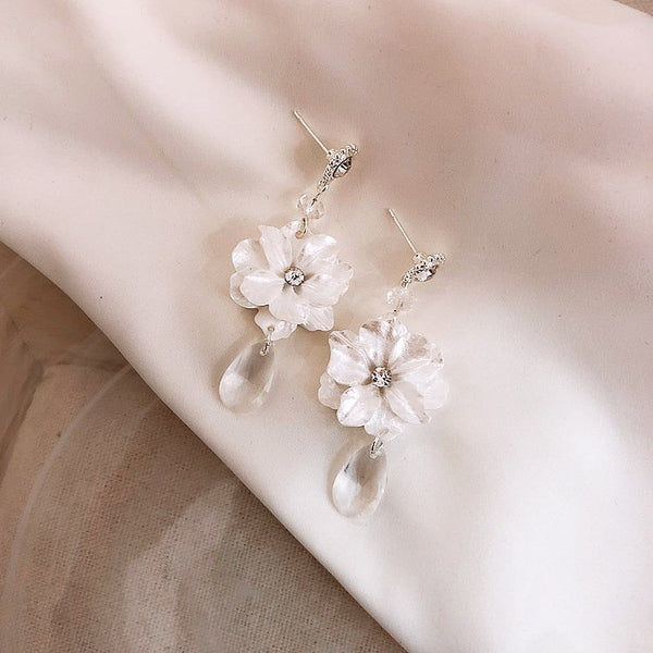 White Vintage Flower Earrings