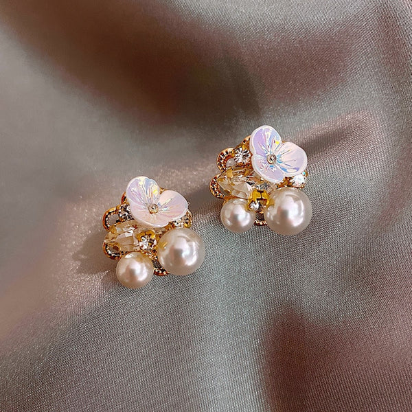 Pearly Flowers Stud Earrings