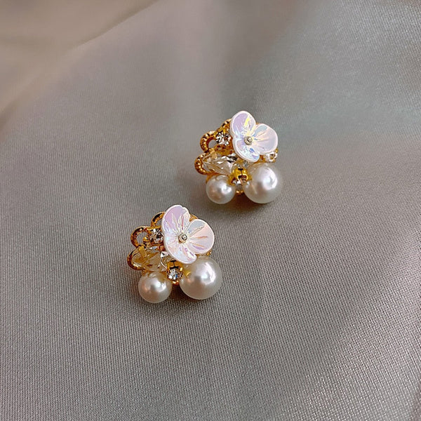 Pearly Flowers Stud Earrings